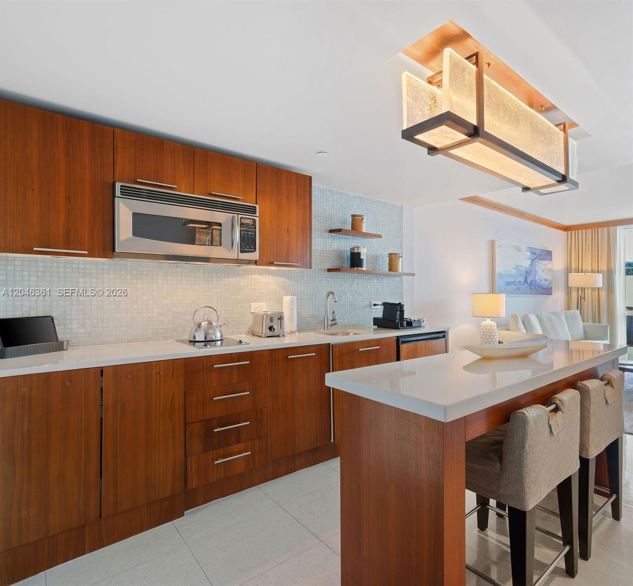 6801 Collins Ave Unit: 608 (door 616)