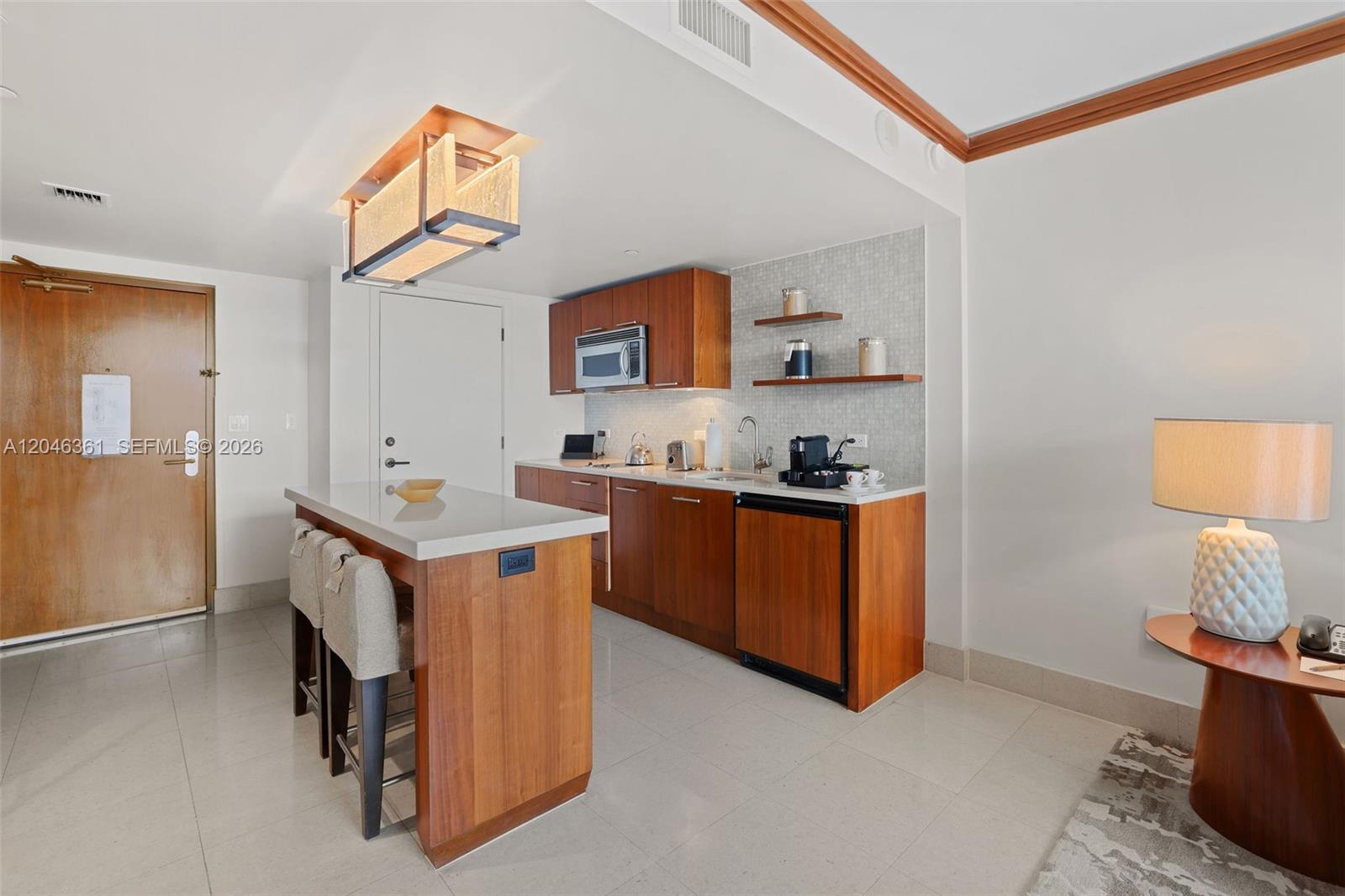 6801 Collins Ave Unit: 608 (door 616)