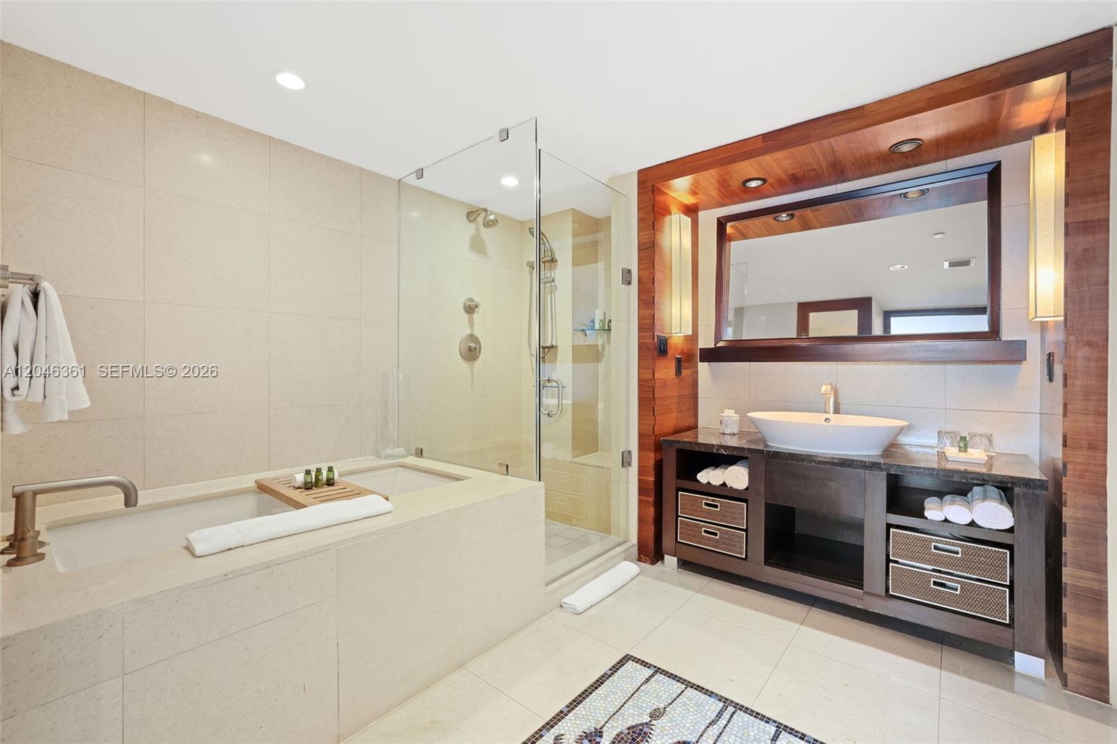 6801 Collins Ave Unit: 608 (door 616)
