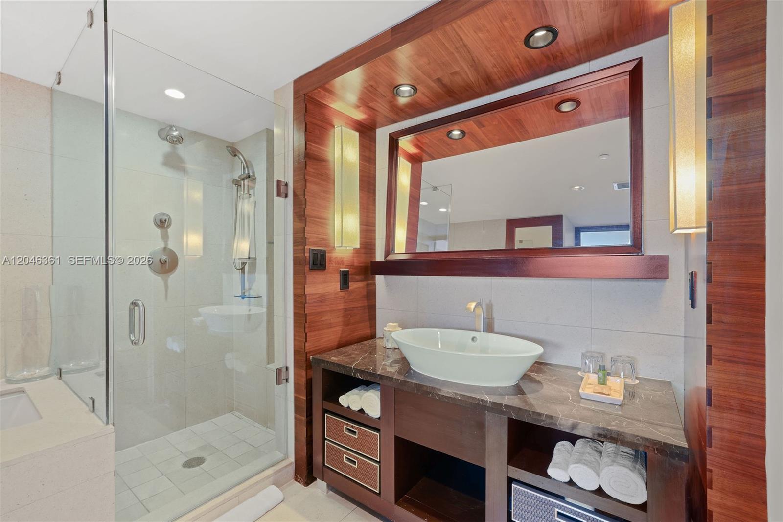 6801 Collins Ave Unit: 608 (door 616)
