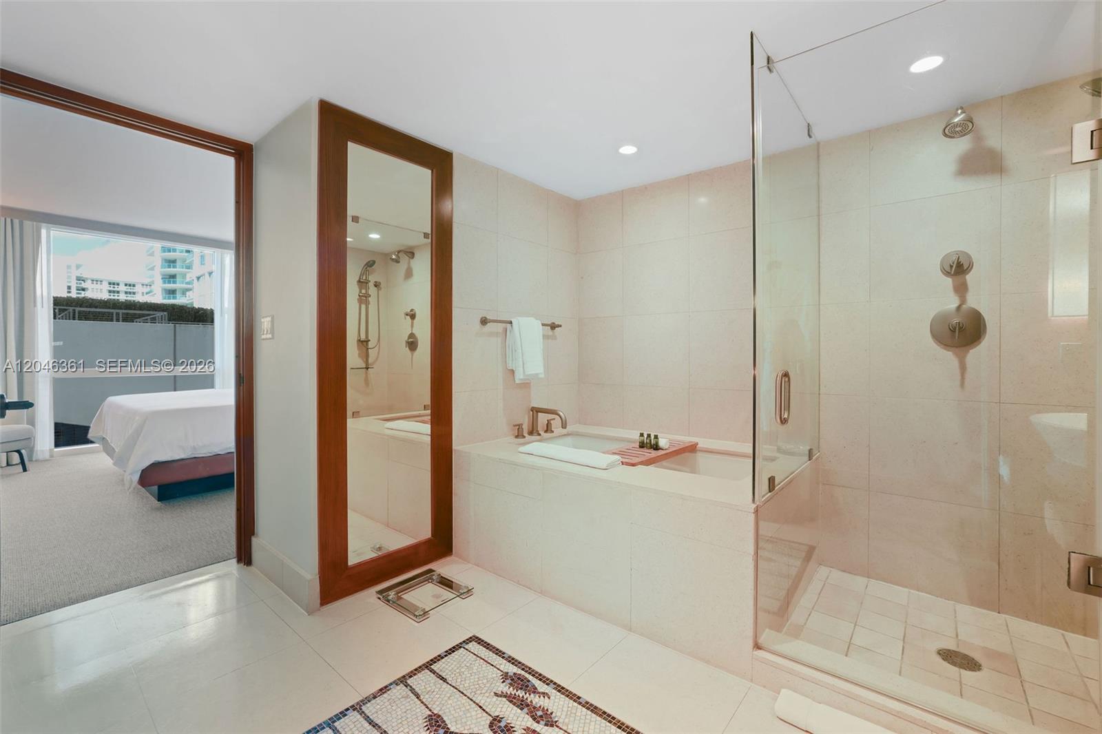6801 Collins Ave Unit: 608 (door 616)