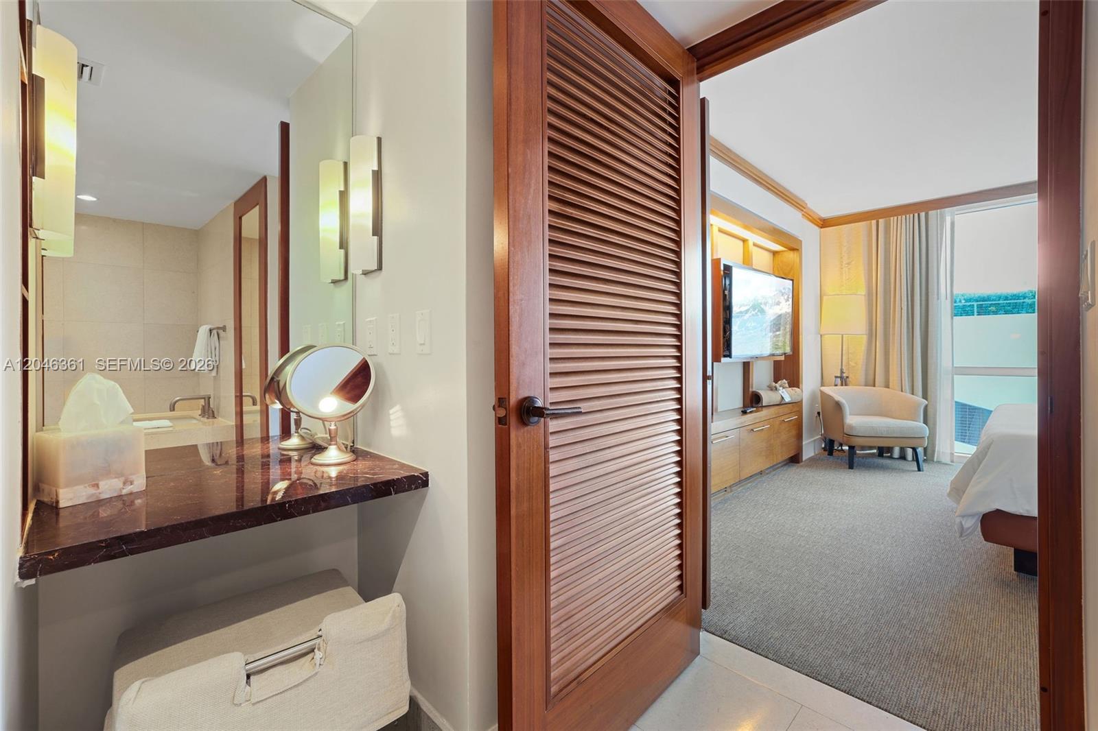 6801 Collins Ave Unit: 608 (door 616)