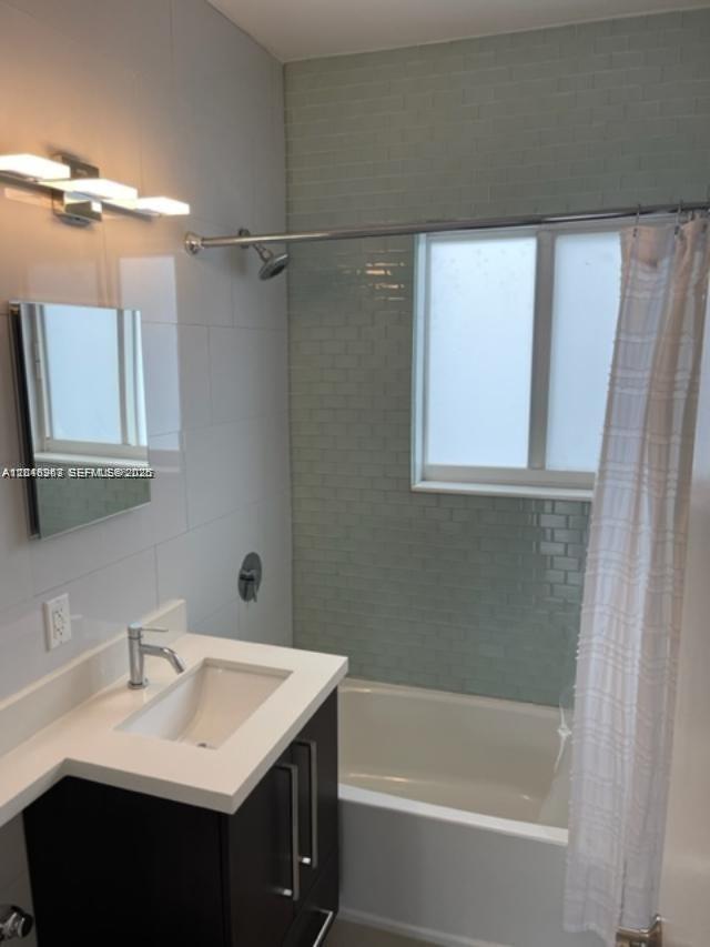 1140 Venetian Way # 2C