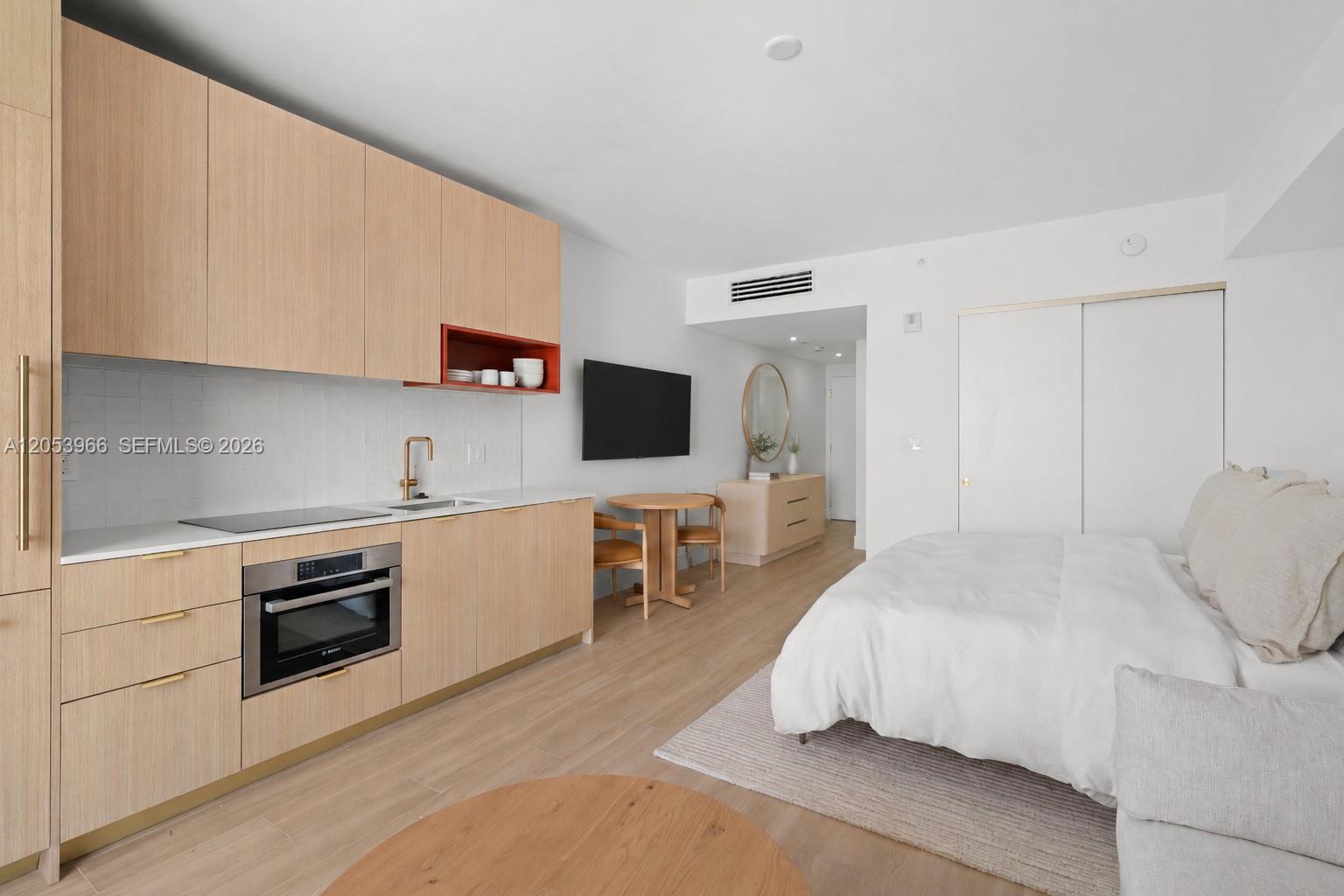 90 NE 32nd St # 825