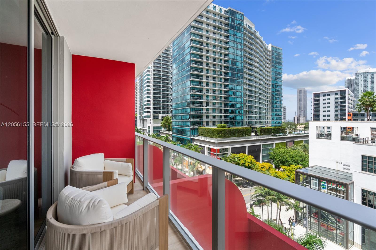 90 NE 32nd St # 806