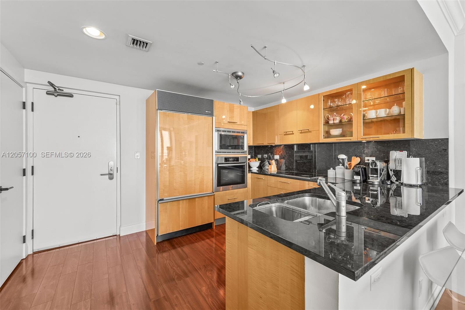 6799 Collins Ave # 1103