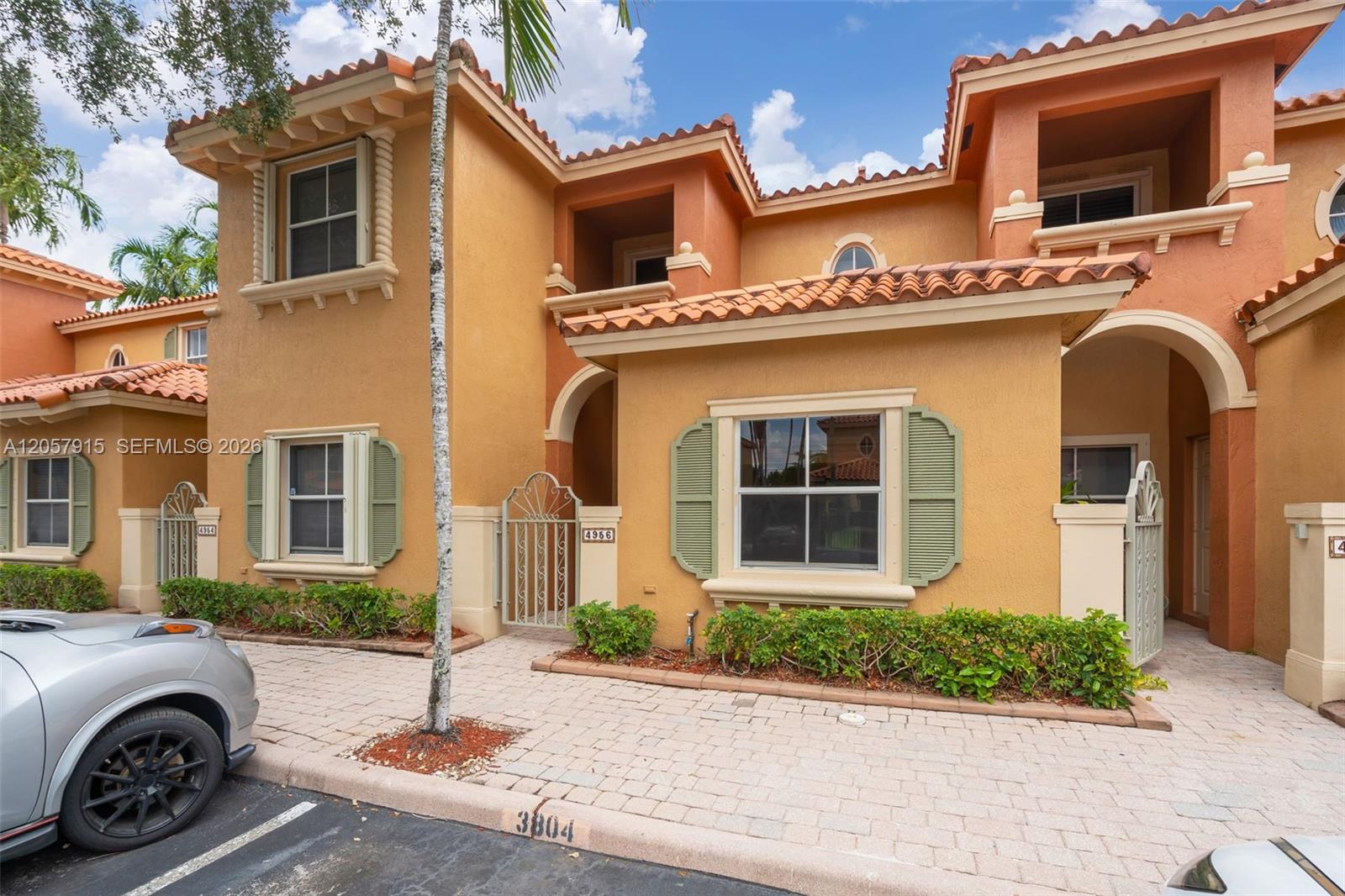 4956 Leeward Ln # 3804