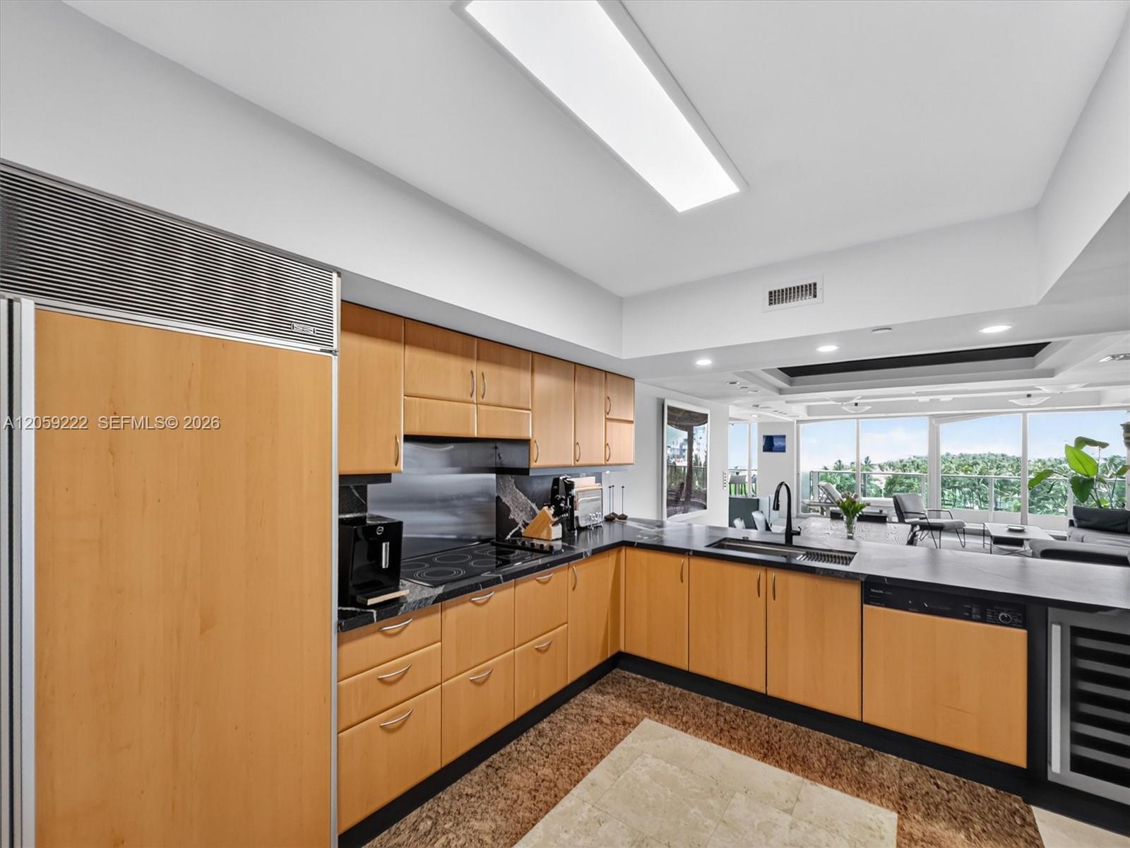 1455 Ocean Dr # 704