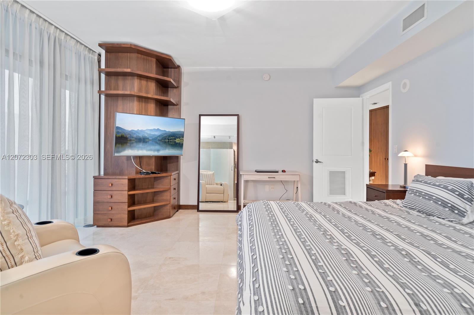 3737 Collins Ave # 701 Unit: S-701