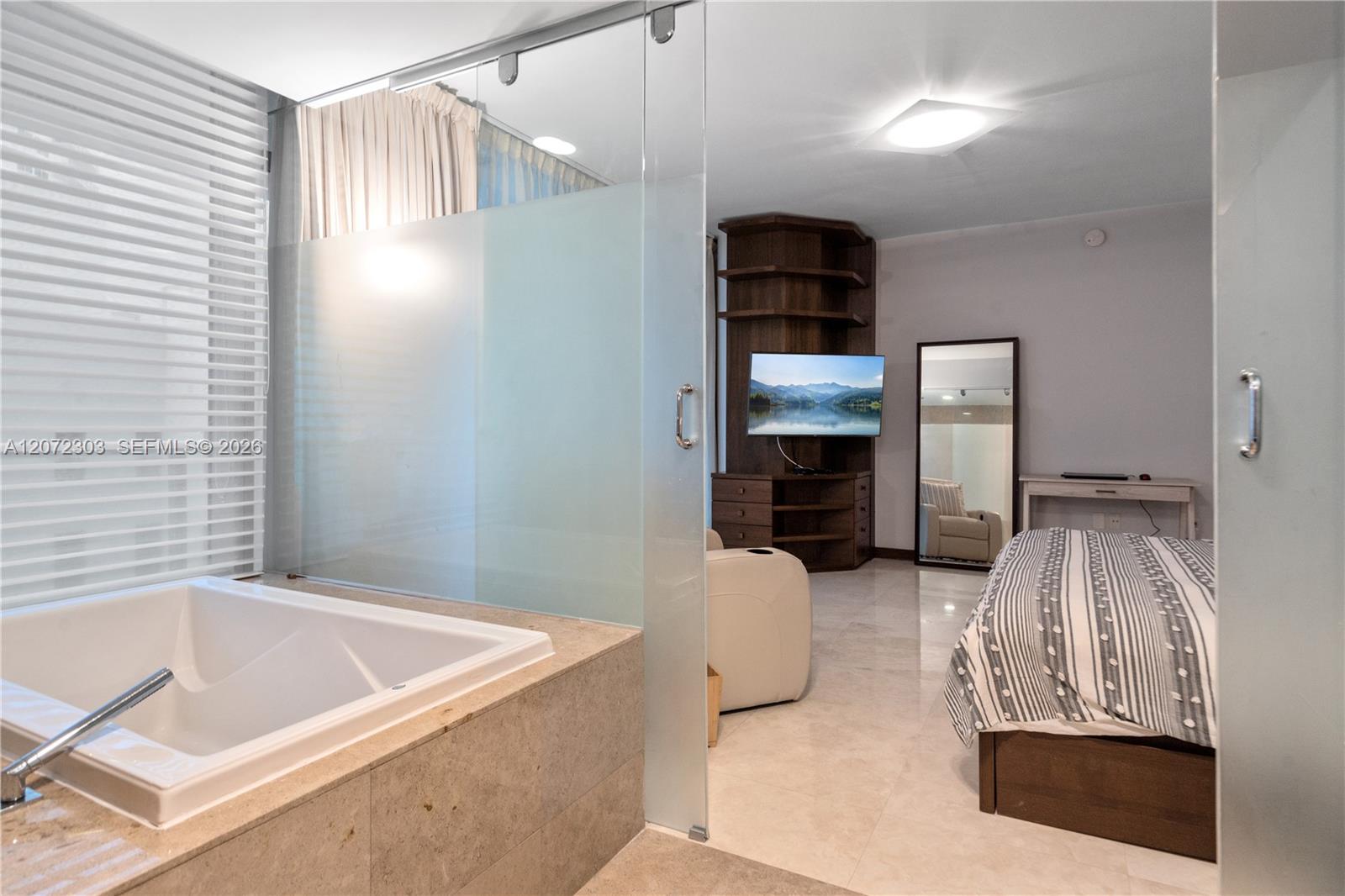 3737 Collins Ave # 701 Unit: S-701
