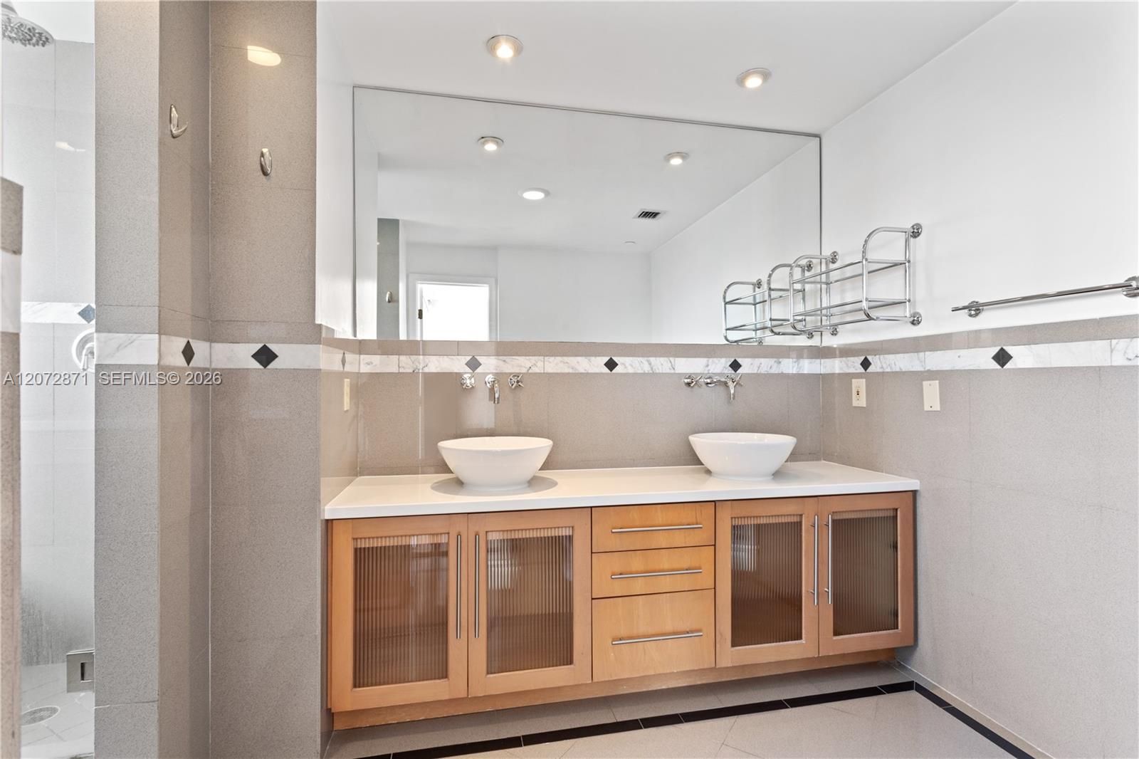 1000 Venetian Way Unit: 301/303