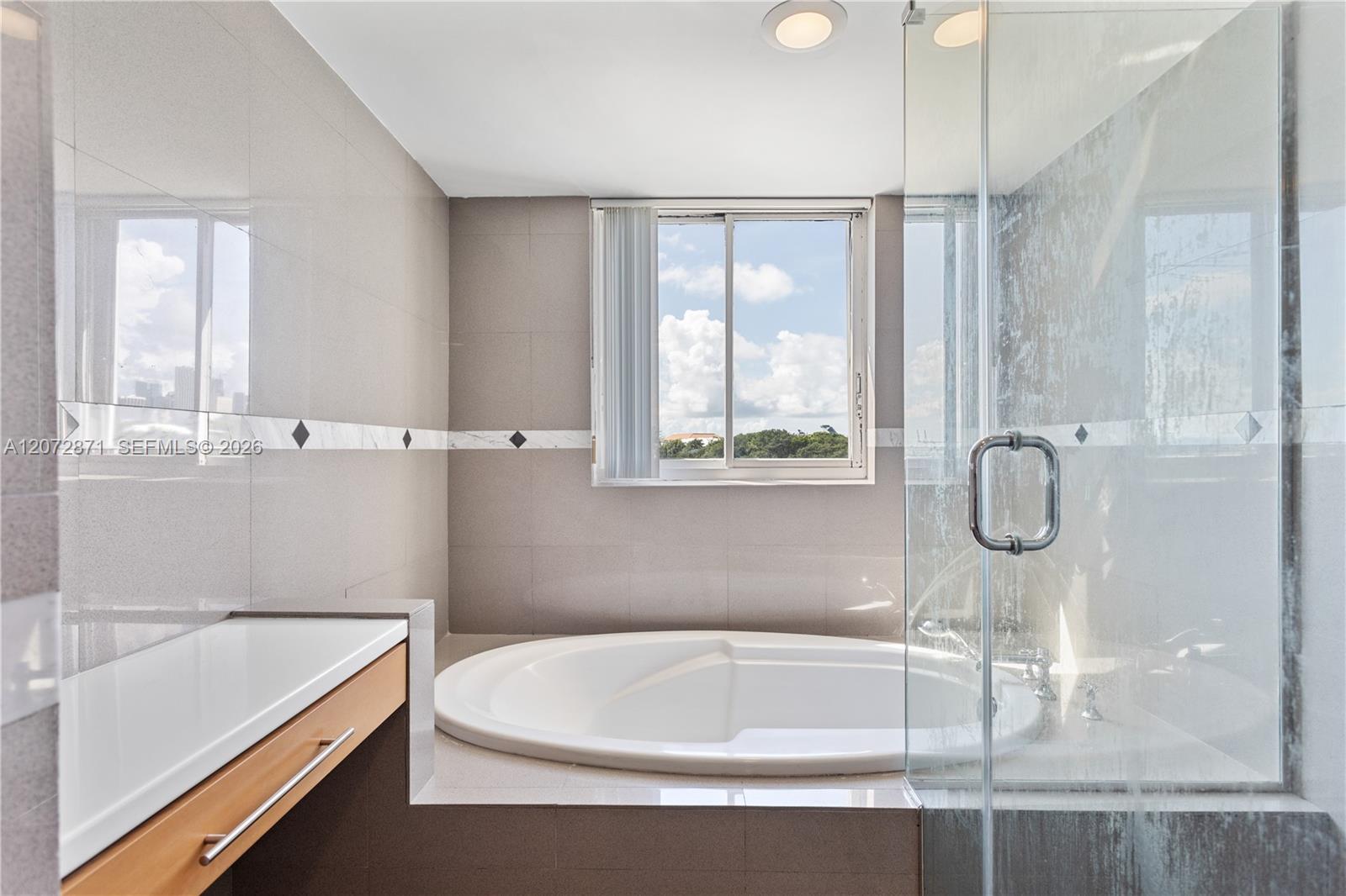 1000 Venetian Way Unit: 301/303