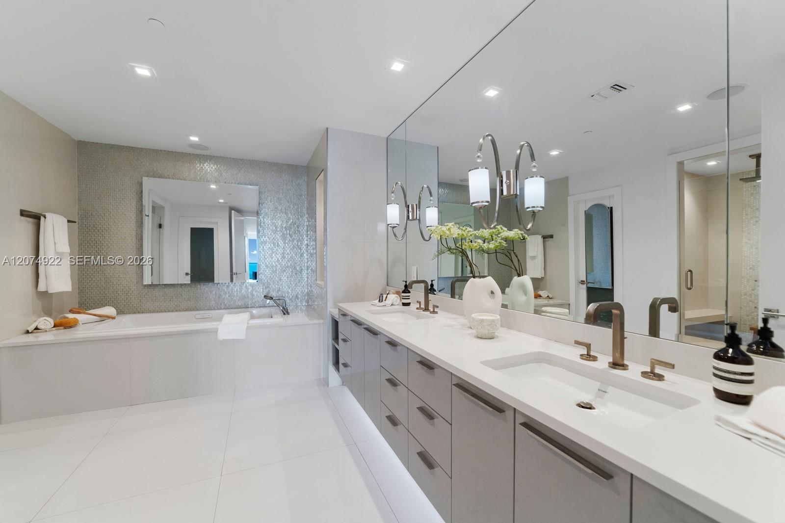 5959 Collins Ave # 1606