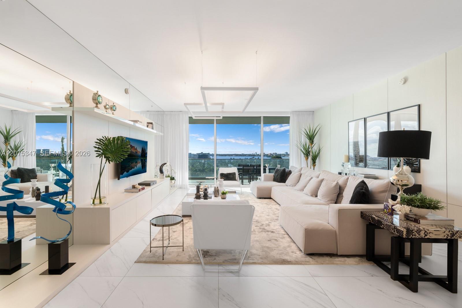 10201 Collins Ave # 907