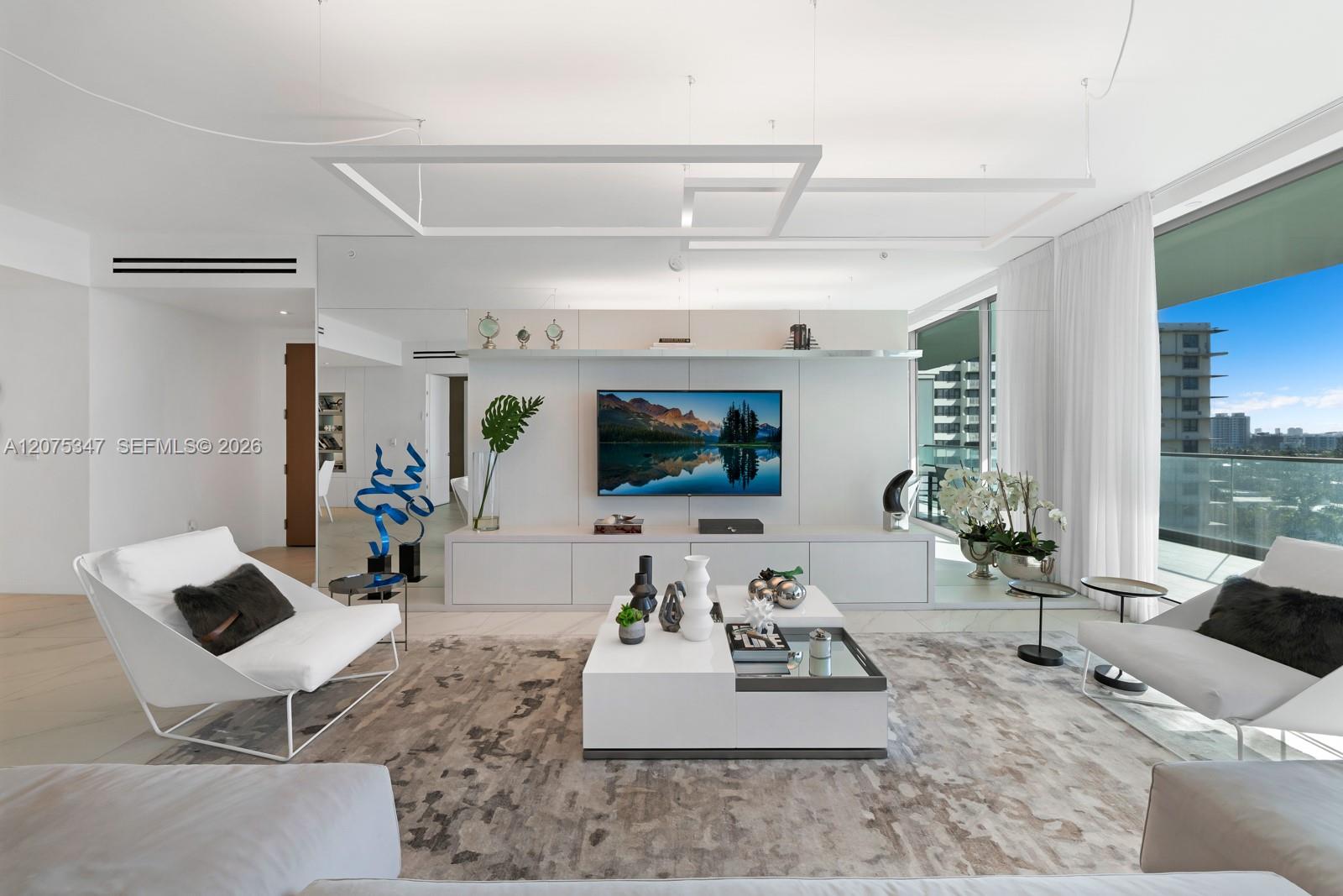 10201 Collins Ave # 907
