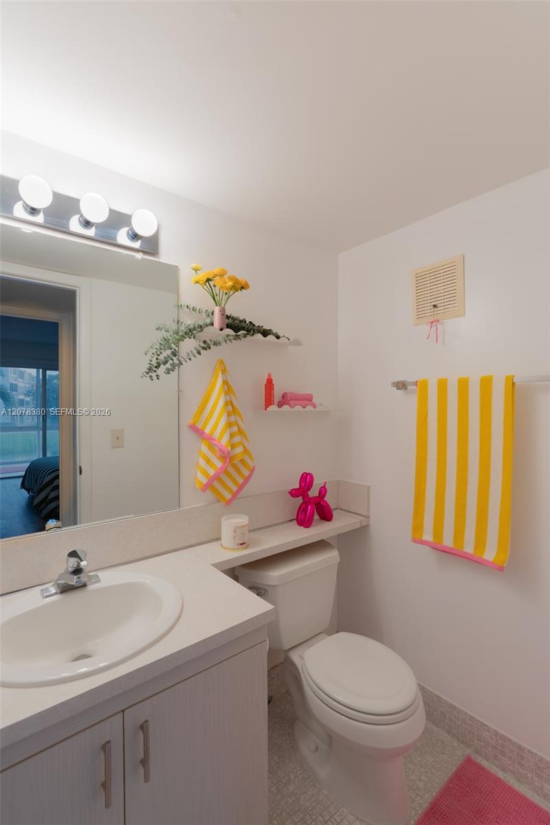 2052 E Harwood E # 2052