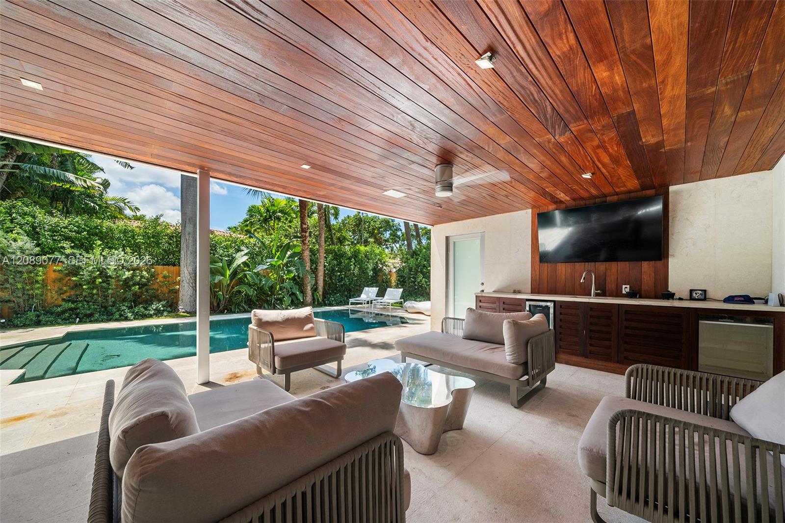 110 Venetian Way