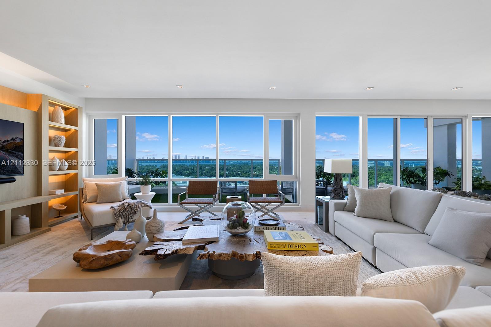 102 24th St Unit: PH1717