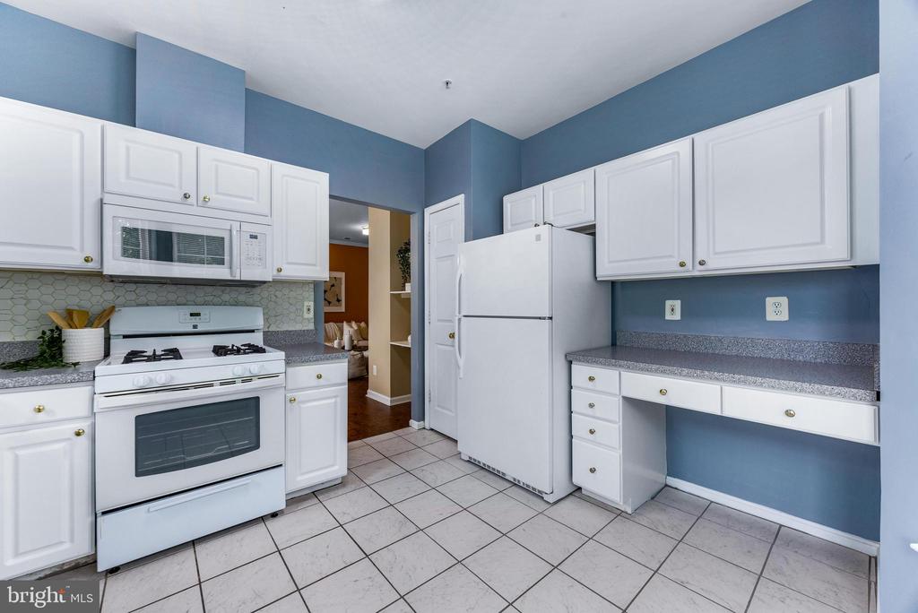 3523 PINEY WOODS PLACE G203
