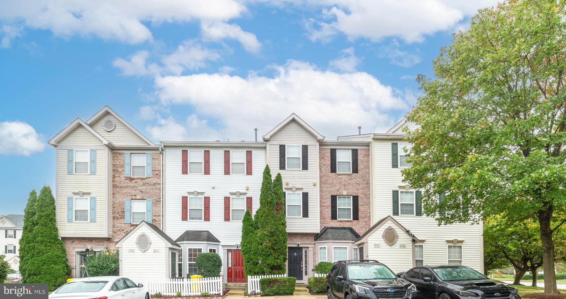 313 3 SIRENS COURT