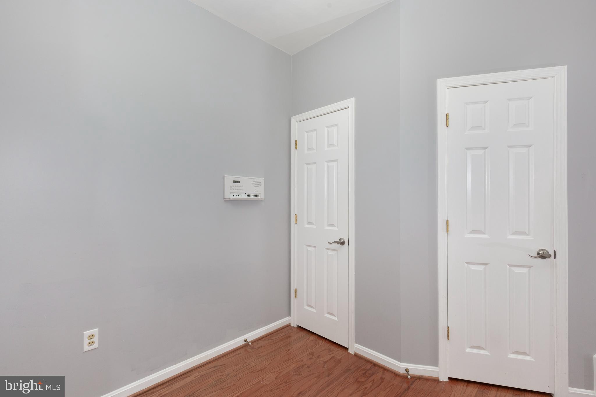313 3 SIRENS COURT