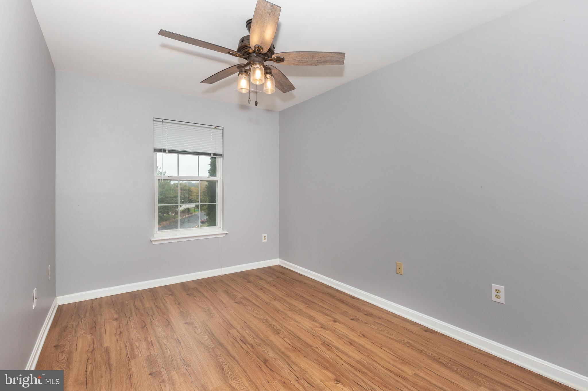 313 3 SIRENS COURT