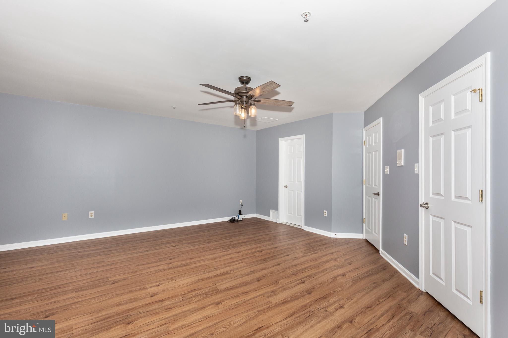 313 3 SIRENS COURT