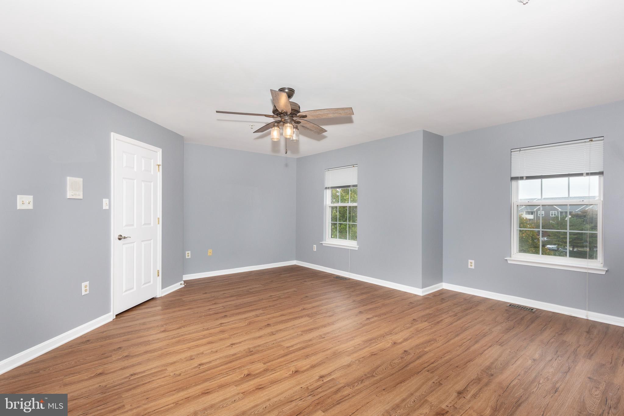 313 3 SIRENS COURT