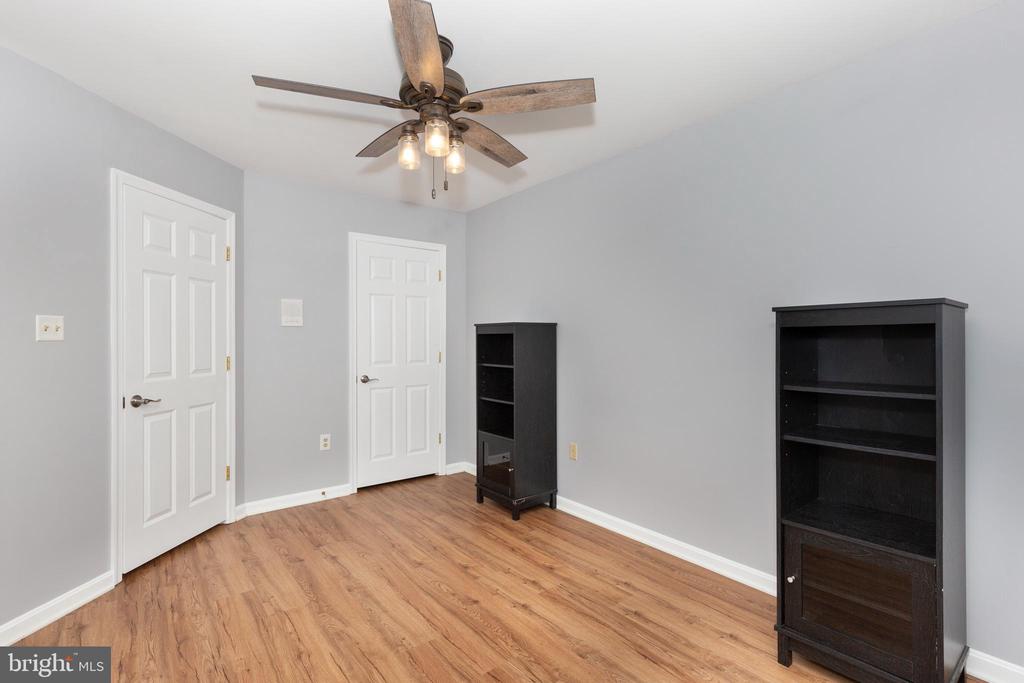 313 3 SIRENS COURT