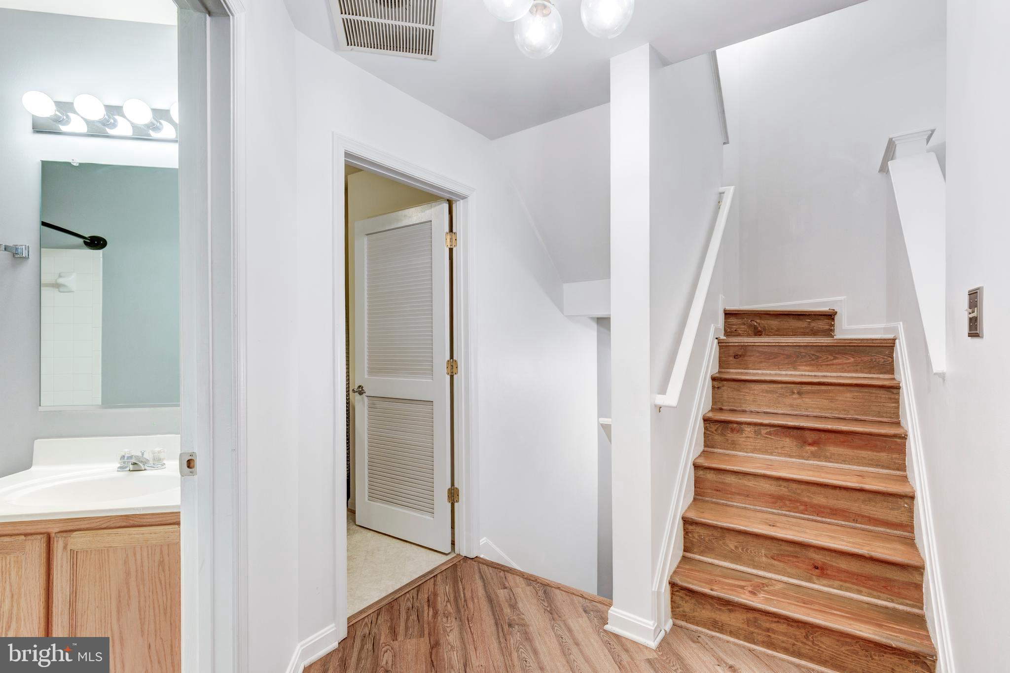 313 3 SIRENS COURT