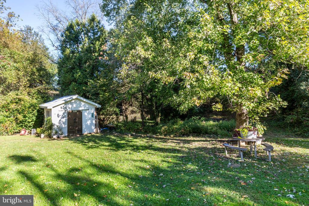 6633 LOCH HILL