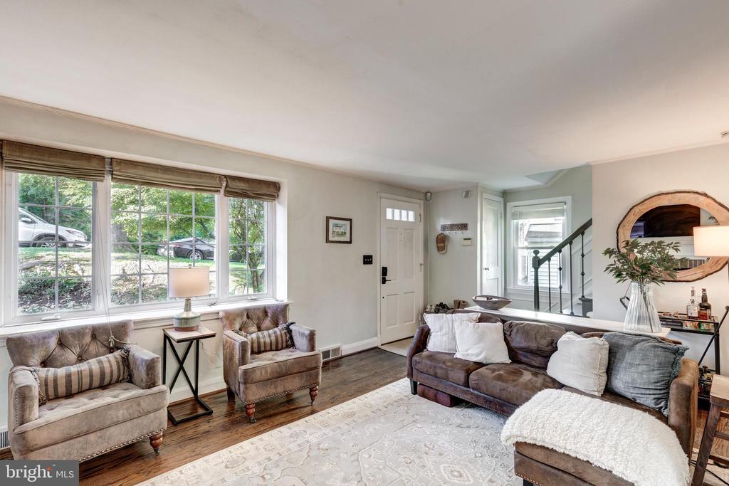 6633 LOCH HILL