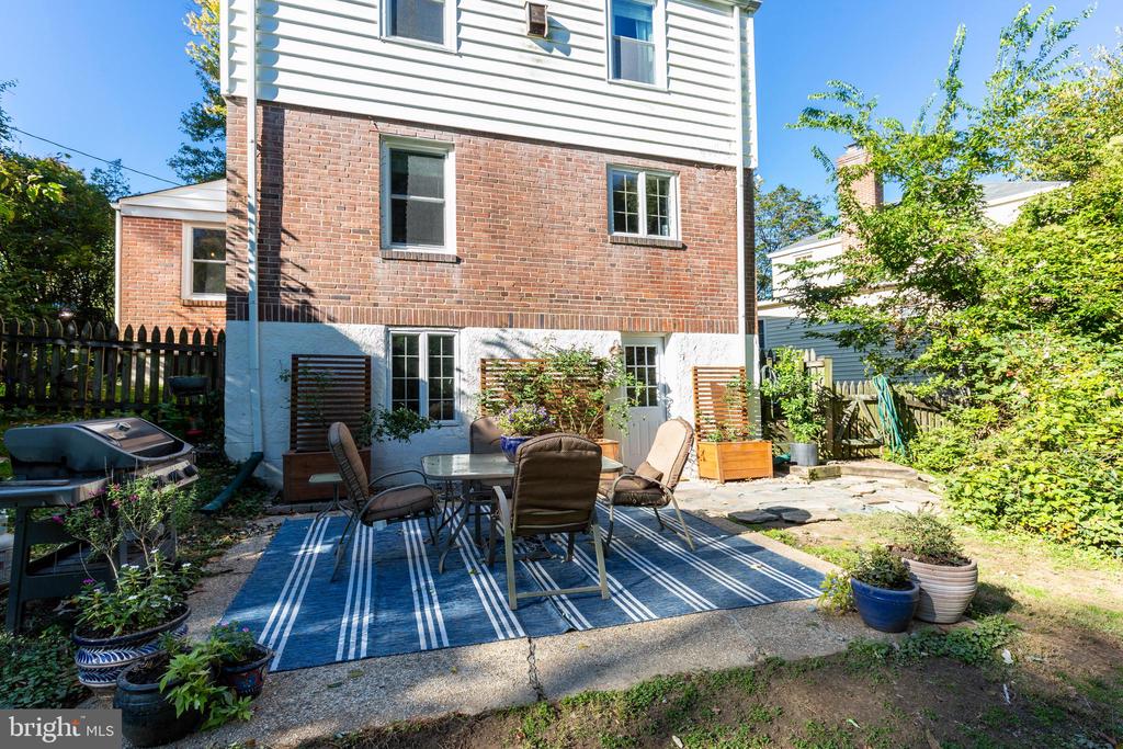 6633 LOCH HILL