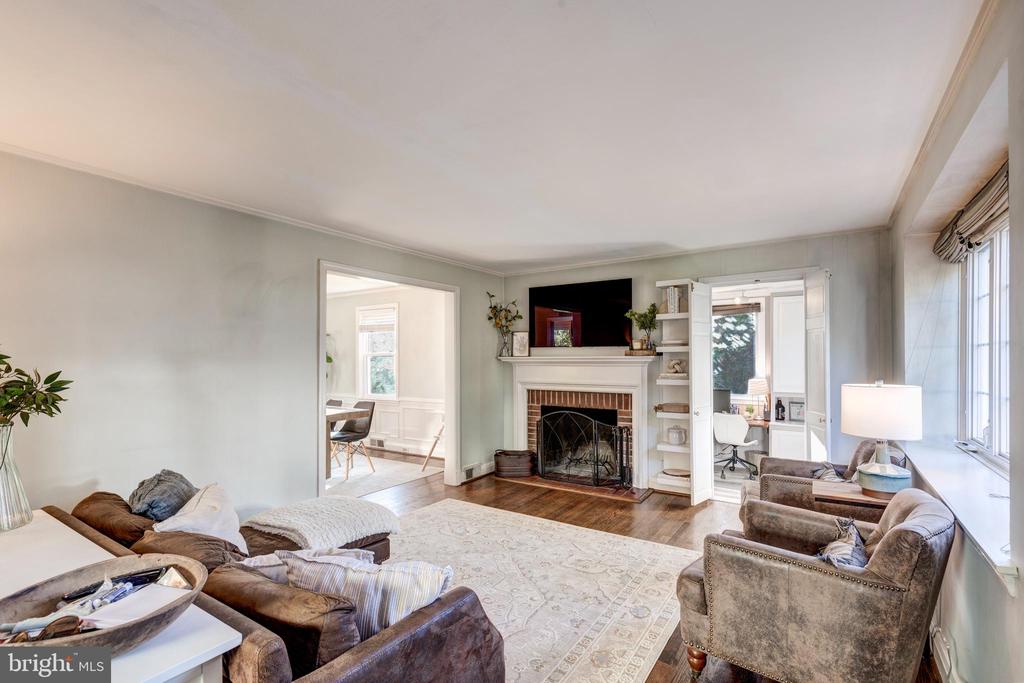 6633 LOCH HILL