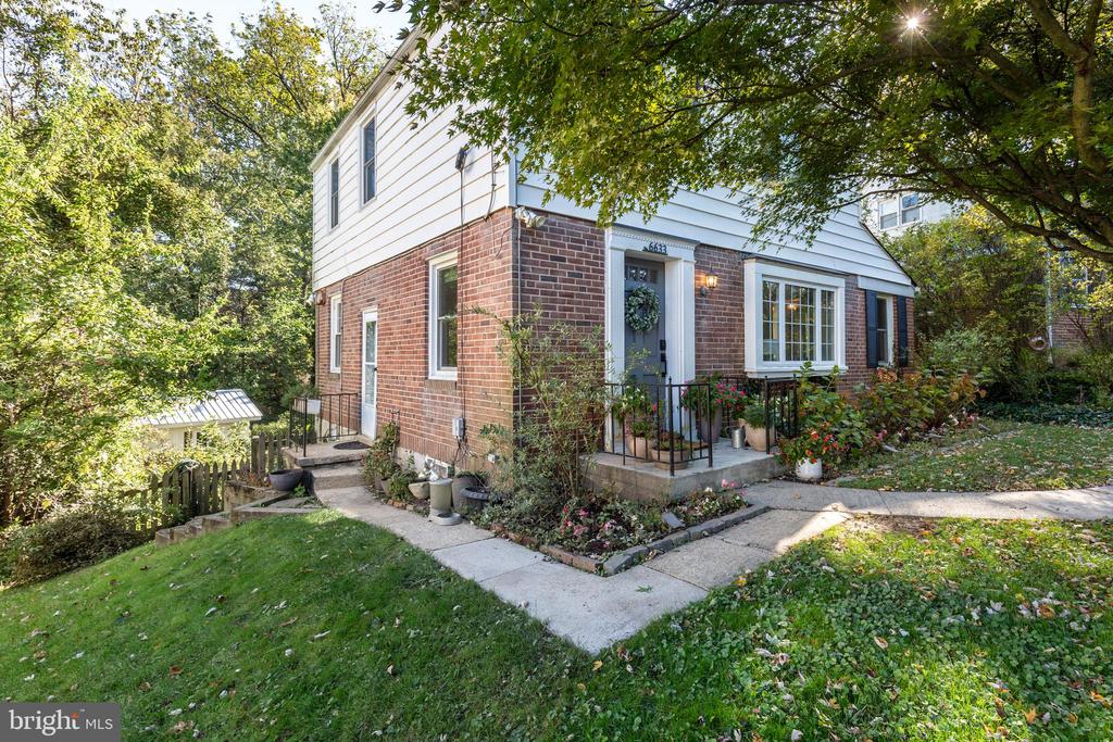 6633 LOCH HILL