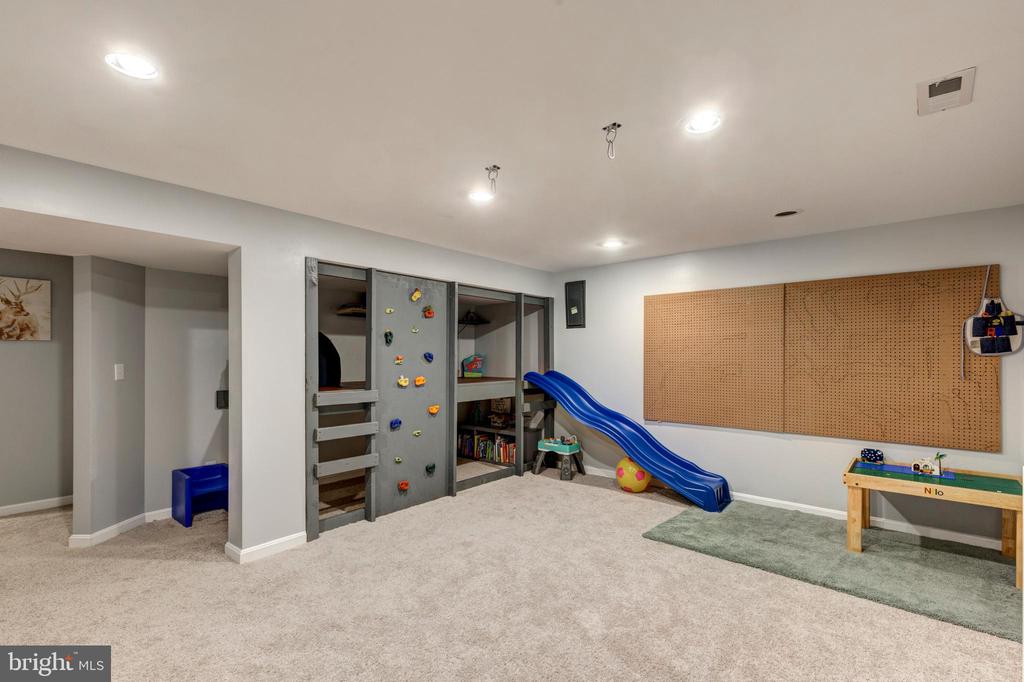 1215 MOUNT CARMEL ROAD