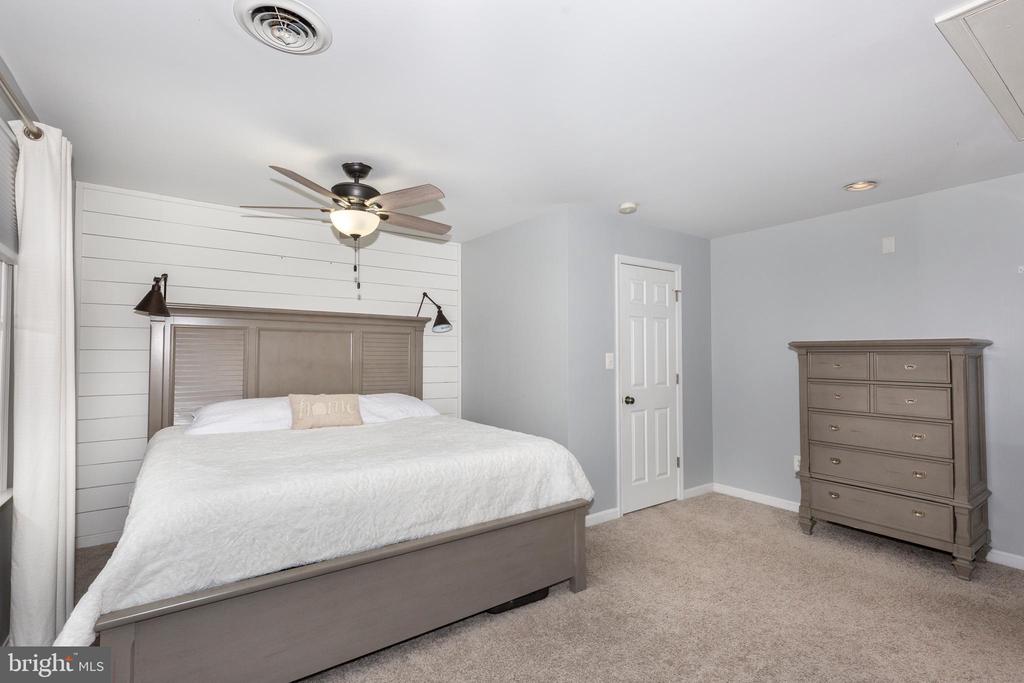 1215 MOUNT CARMEL ROAD