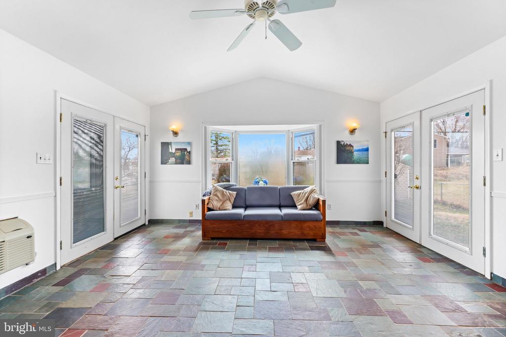 211 BOND AVENUE