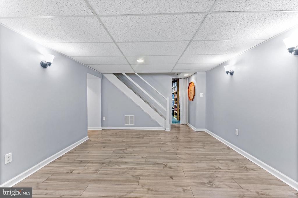 211 BOND AVENUE