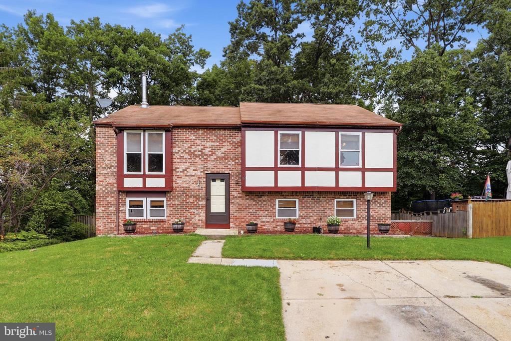 12 BEEFWOOD COURT