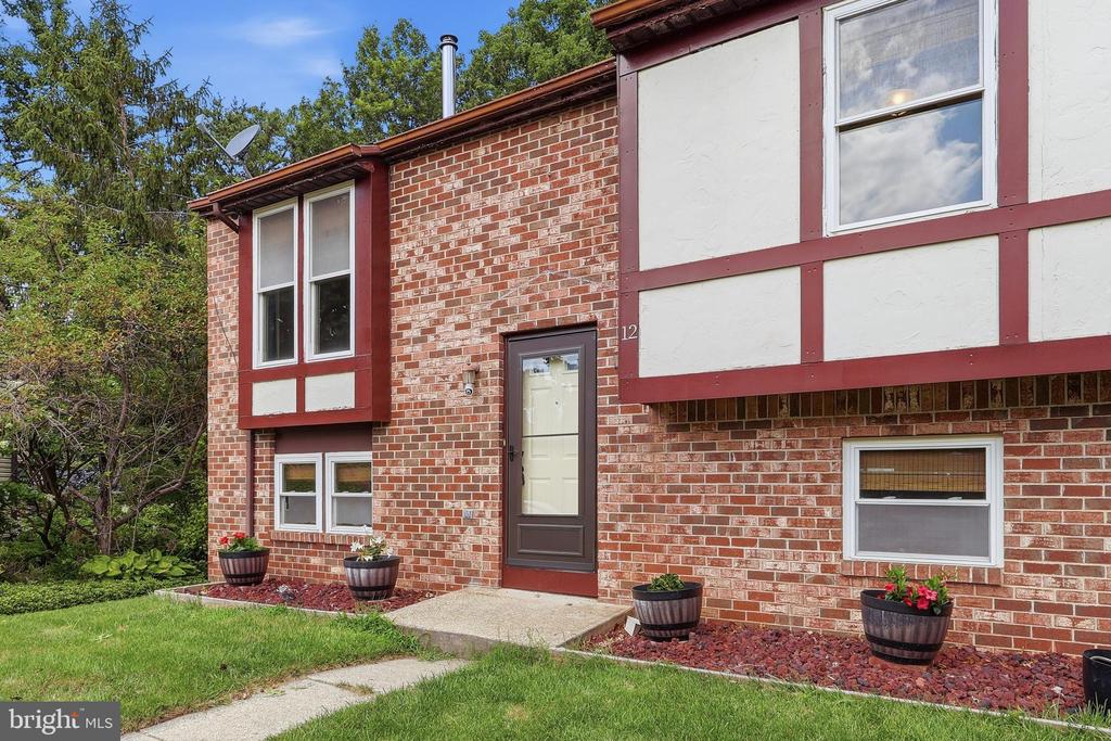 12 BEEFWOOD COURT