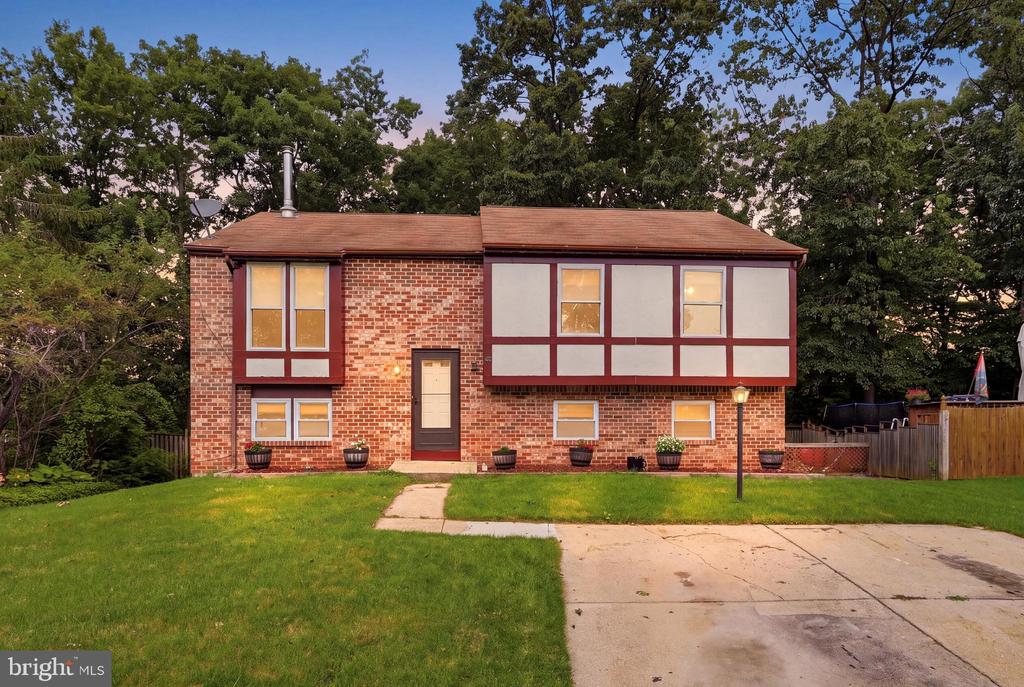 12 BEEFWOOD COURT