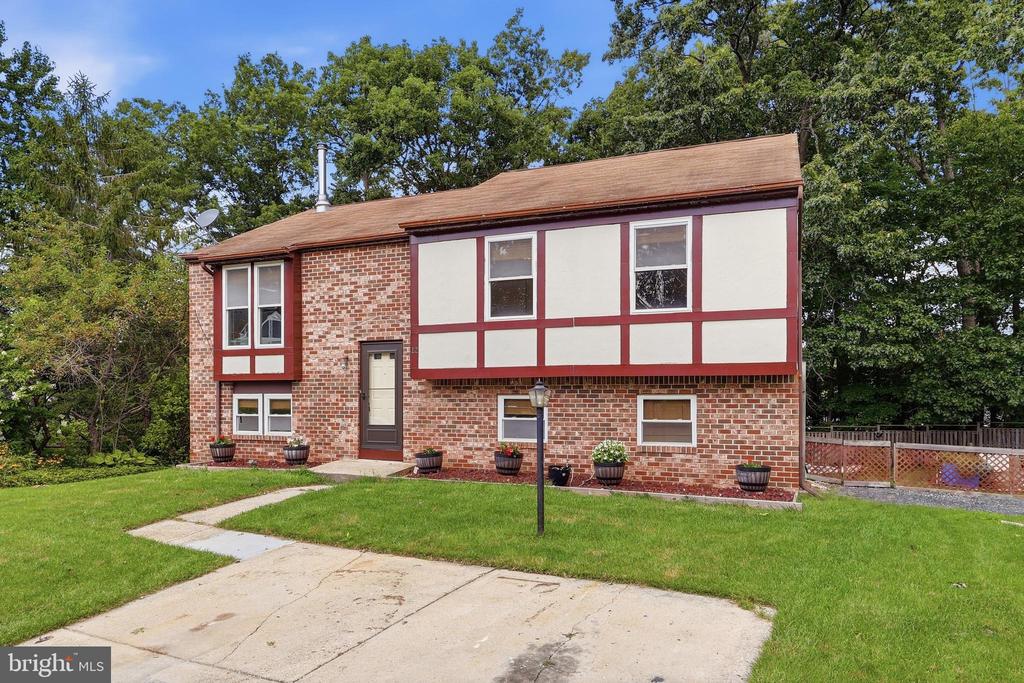 12 BEEFWOOD COURT
