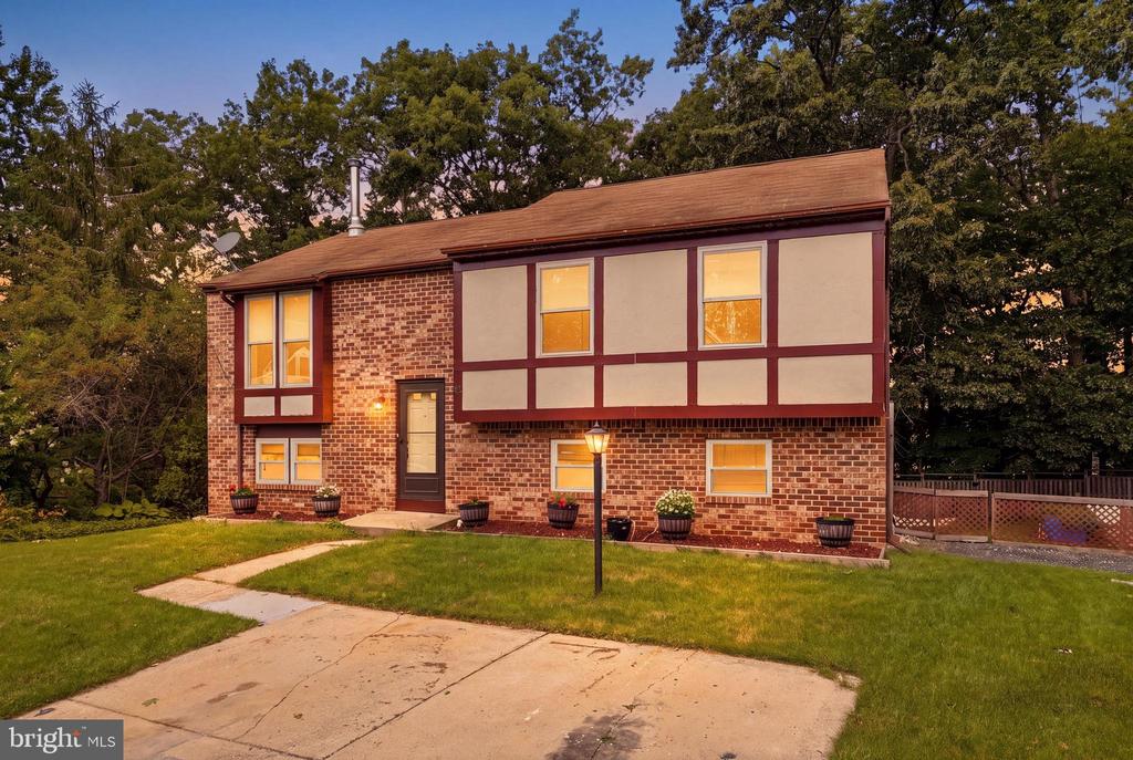 12 BEEFWOOD COURT