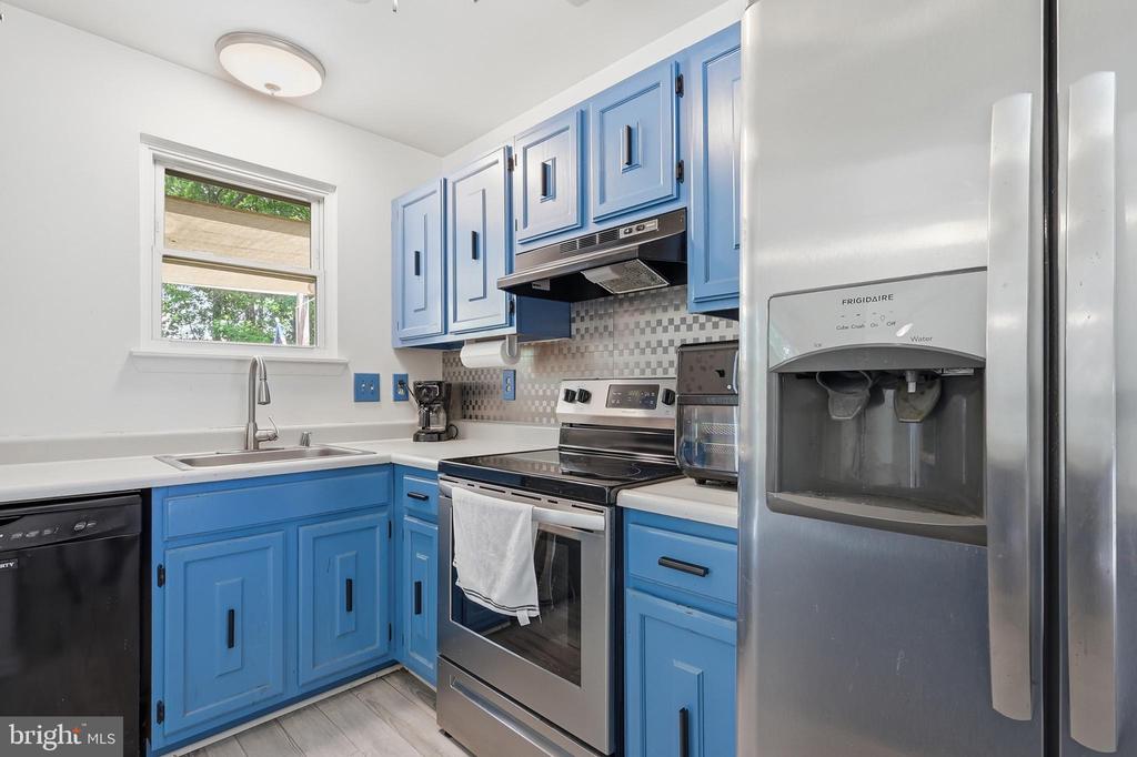 12 BEEFWOOD COURT