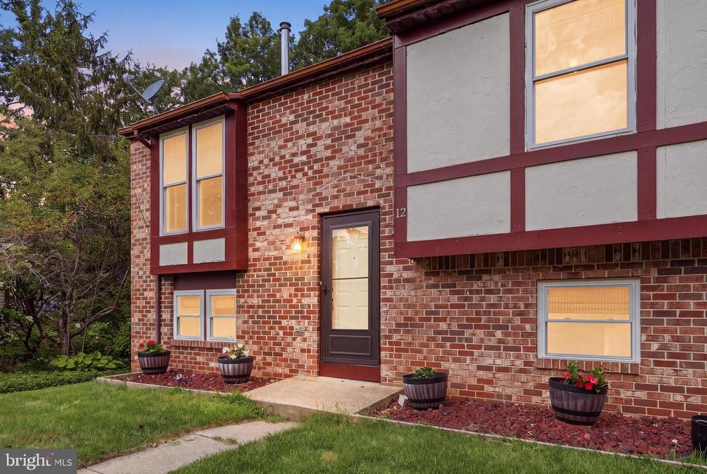 12 BEEFWOOD COURT
