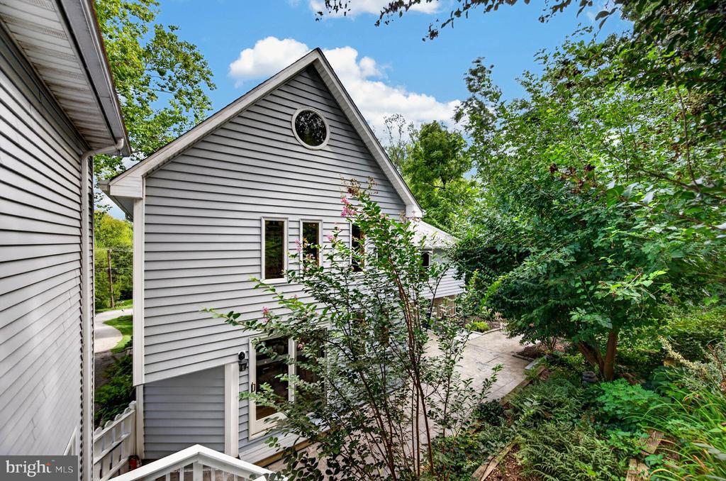 100 HILLSIDE ROAD