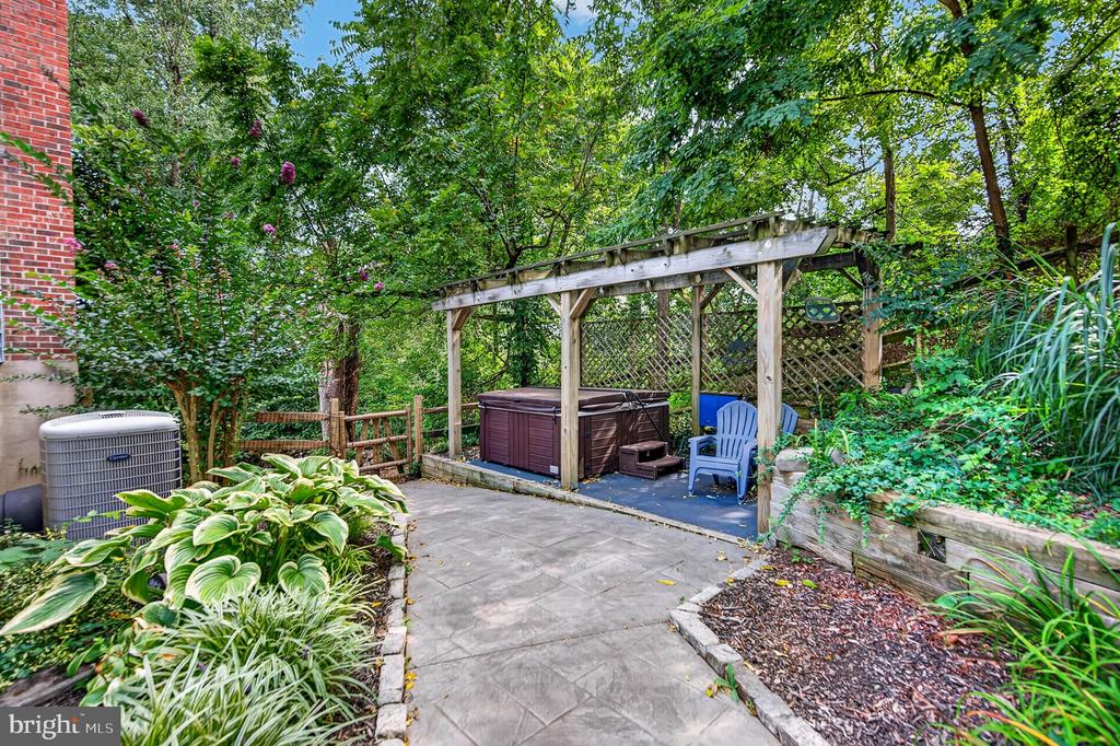 100 HILLSIDE ROAD