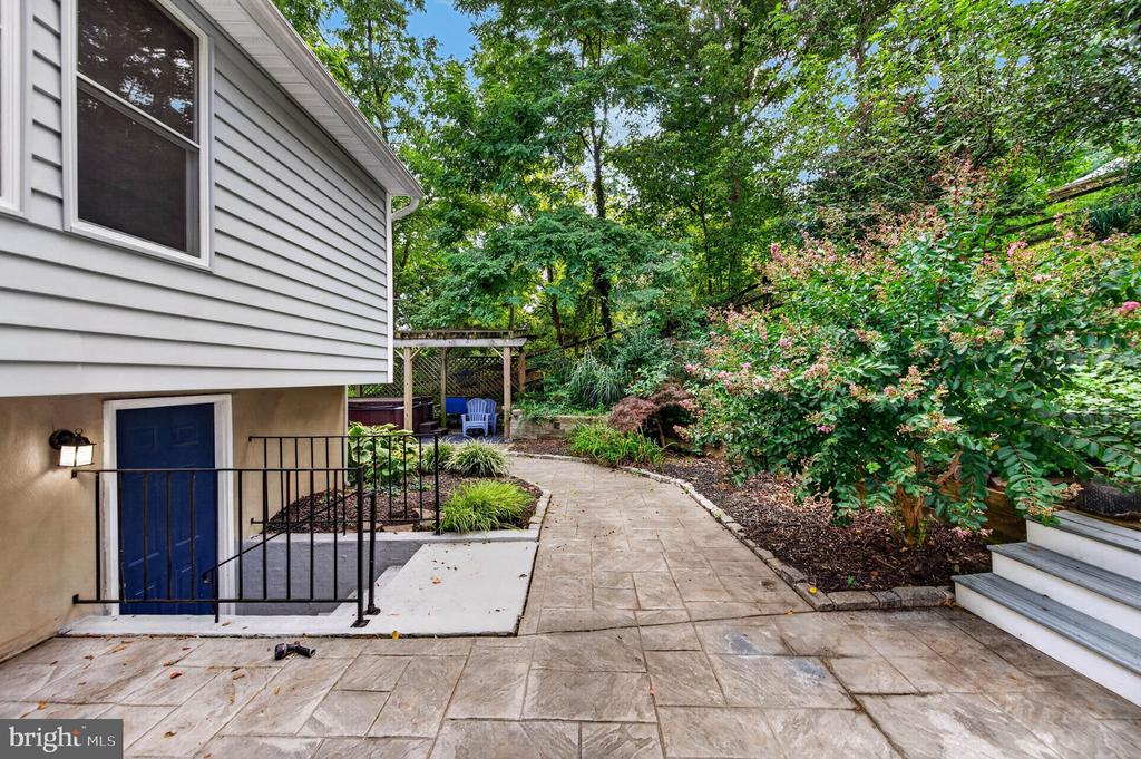 100 HILLSIDE ROAD