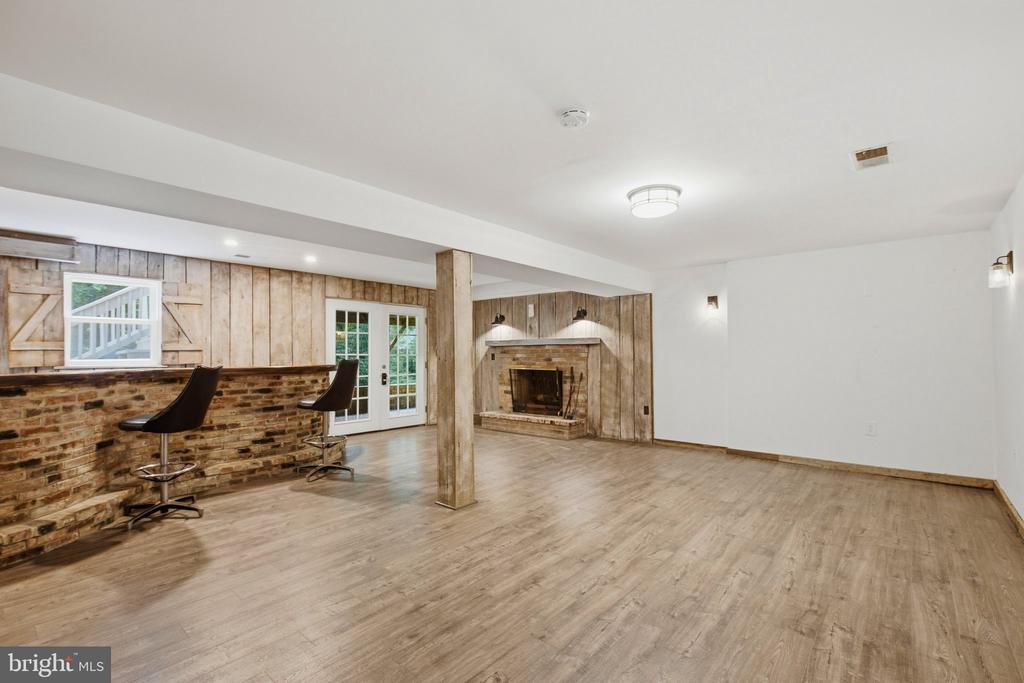 8827 LAFAYETTE DRIVE